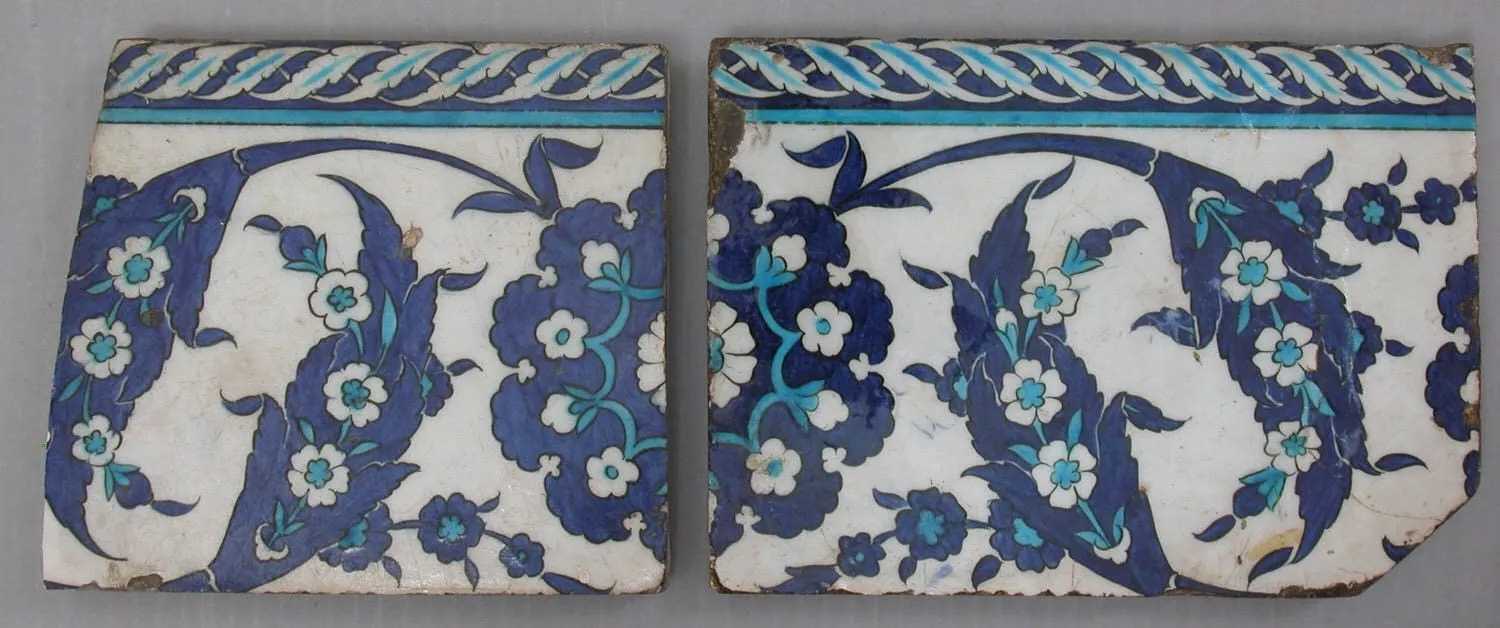 Border tiles with saz-leaf design — بلاطات إزنيك بنقش ورق الساز